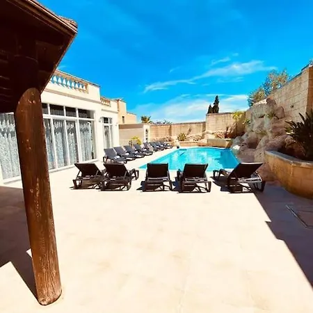 Velver Mansion, Malta - Luxury With Pool Naxxar