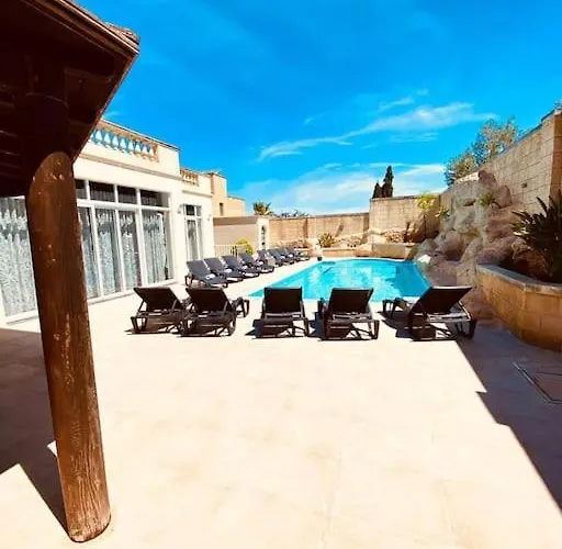 Velver Mansion, Malta - Luxury With Pool Naxxar